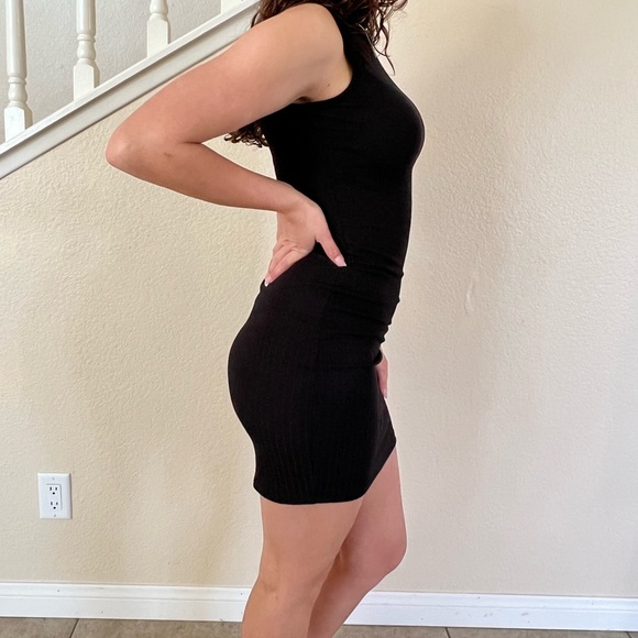 Black Ribbed Turtle Neck Sleeveless Midi Dress - Picture 13 of 13